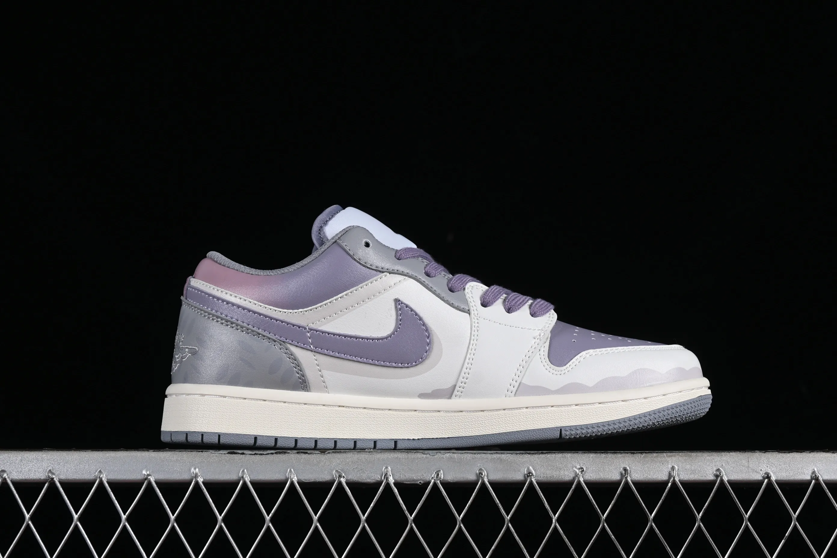 All categories Air Jordan Jordan series basketball shoes Air Jordan 1 Low Air Jordan 1 Low AJ1 Joe 1 Panda Prank Modern Wei Realm Gray Series Medal of the Rose Low-top cultural retro basketball shoes 553560-053
